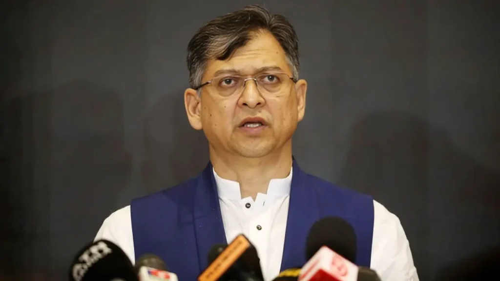 নারায়ণগঞ্জে পোশাক শ্রমিকদের বিক্ষোভ, ঢাকা-সিলেট মহাসড়কে যান চলাচল বন্ধ